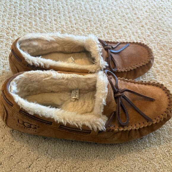 Ugg Moccasins, Women's Size 8 - Picture 2 of 4